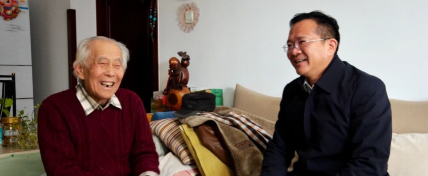 中國樂(lè )凱黨委領(lǐng)導看望慰問(wèn)樂(lè )凱老領(lǐng)導、老專(zhuān)家、老干部、老黨員及生活困難職工