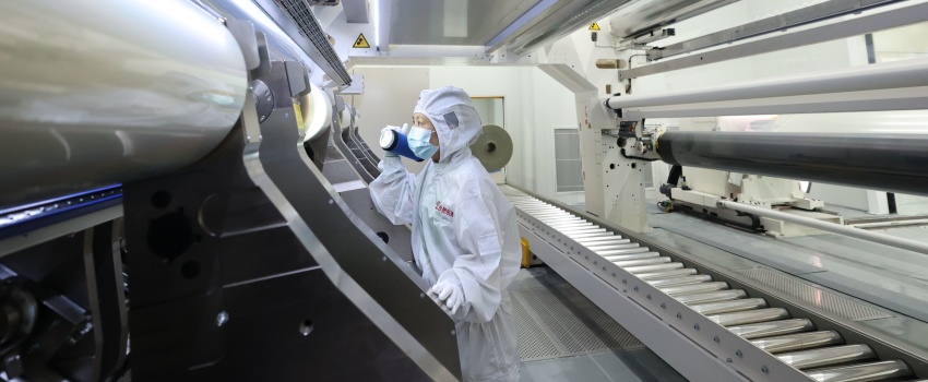 技術(shù)攻堅結碩果！合肥樂(lè )凱成功下線(xiàn)超寬幅超薄高端光學(xué)聚酯薄膜